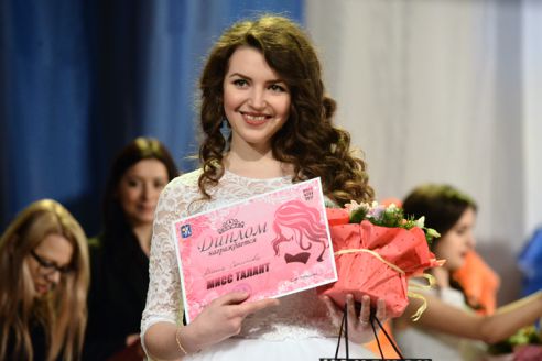 Фотофакт. В торгово-экономическом университете потребкооперации выбрали Королеву весны