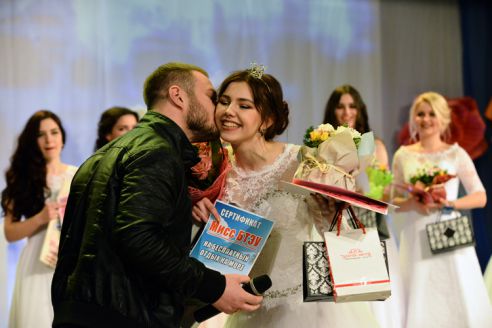 Фотофакт. В торгово-экономическом университете потребкооперации выбрали Королеву весны