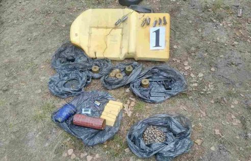 Через границу с Украиной попытался прорваться автомобиль с оружием: подробности