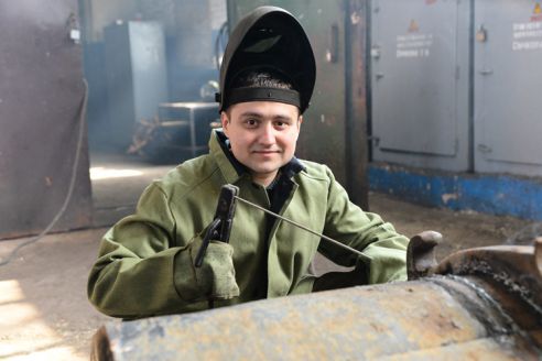 Погода отдыхать не даёт. Заглянули в производственные цеха «ГорСАПа» и поговорили с директором