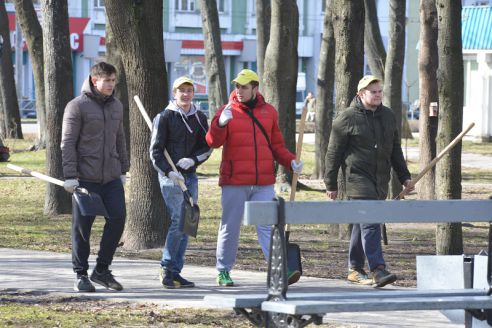 Тысячи людей благоустраивали Советский район. Первый в этом году субботник прошёл 25 марта