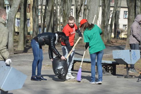 Тысячи людей благоустраивали Советский район. Первый в этом году субботник прошёл 25 марта