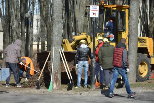 Тысячи людей благоустраивали Советский район. Первый в этом году субботник прошёл 25 марта