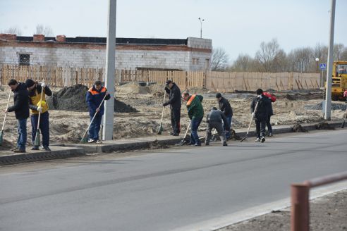Тысячи людей благоустраивали Советский район. Первый в этом году субботник прошёл 25 марта