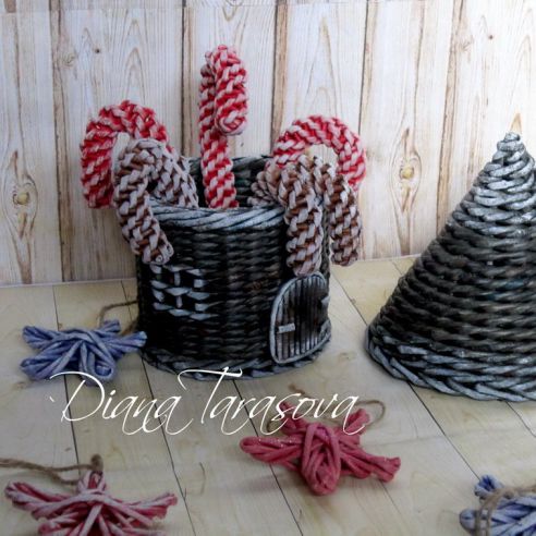 Очумелые ручки. В гомельской библиотеке открылась выставка «Новая жизнь старых газет»