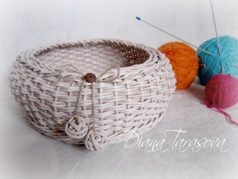 Очумелые ручки. В гомельской библиотеке открылась выставка «Новая жизнь старых газет»