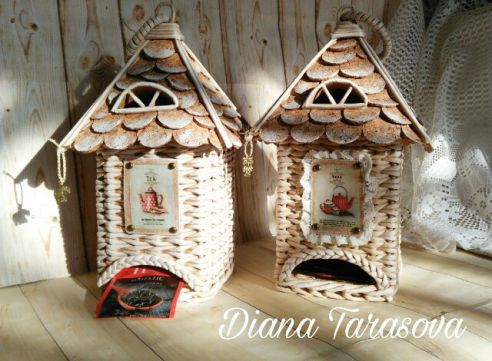 Очумелые ручки. В гомельской библиотеке открылась выставка «Новая жизнь старых газет»