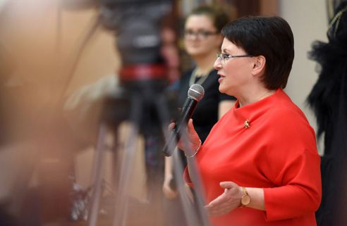 Вблизи, а не из зрительного зала. В Гомеле открылась выставка, посвящённая областному драматическому театру