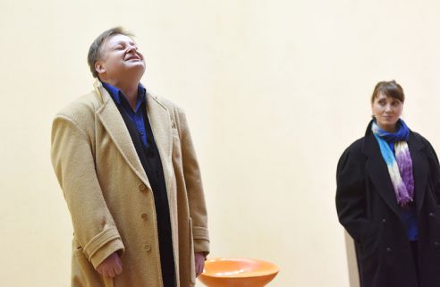 Вблизи, а не из зрительного зала. В Гомеле открылась выставка, посвящённая областному драматическому театру