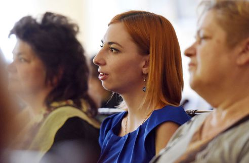 Вблизи, а не из зрительного зала. В Гомеле открылась выставка, посвящённая областному драматическому театру