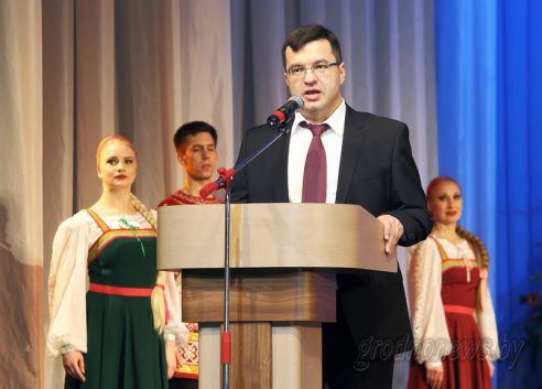 Дню единения народов Беларуси и России было посвящено праздничное мероприятие, состоявшееся 31 марта в областном драматическом театре