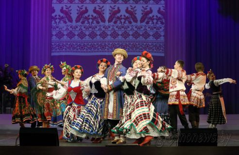 Дню единения народов Беларуси и России было посвящено праздничное мероприятие, состоявшееся 31 марта в областном драматическом театре