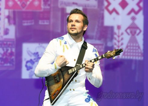 Дню единения народов Беларуси и России было посвящено праздничное мероприятие, состоявшееся 31 марта в областном драматическом театре