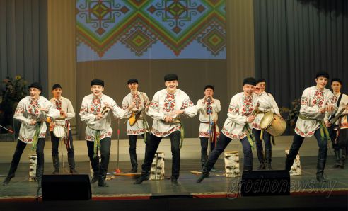 Дню единения народов Беларуси и России было посвящено праздничное мероприятие, состоявшееся 31 марта в областном драматическом театре