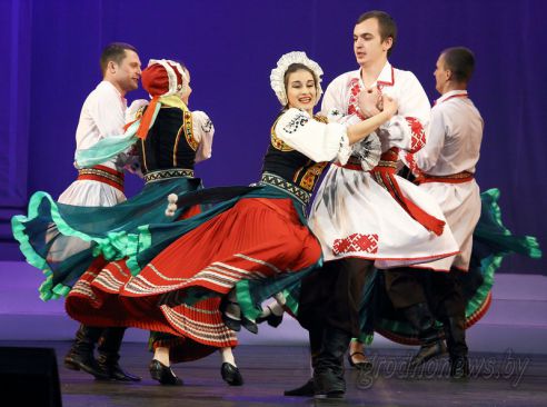 Дню единения народов Беларуси и России было посвящено праздничное мероприятие, состоявшееся 31 марта в областном драматическом театре