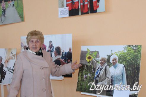 В Щучине открылась фотовыставка, посвященная Швейцарскому Красному Кресту