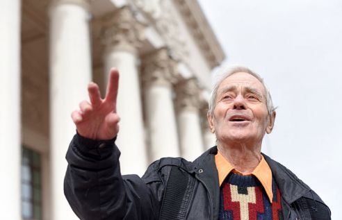 Чугунок картошки, танцы на крышах вагонов и хулиганство на сцене. История старейшего актёра гомельского драмтеатра Фёдора Иванова