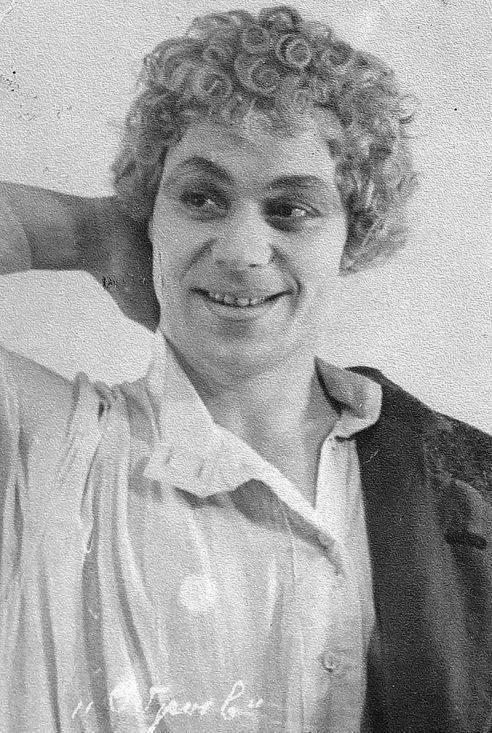 Чугунок картошки, танцы на крышах вагонов и хулиганство на сцене. История старейшего актёра гомельского драмтеатра Фёдора Иванова