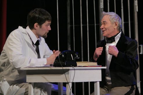 Чугунок картошки, танцы на крышах вагонов и хулиганство на сцене. История старейшего актёра гомельского драмтеатра Фёдора Иванова