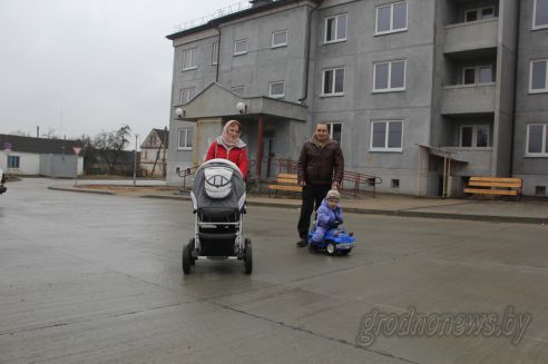 Новый трехэтажный дом построили в городском поселке Щучинского района