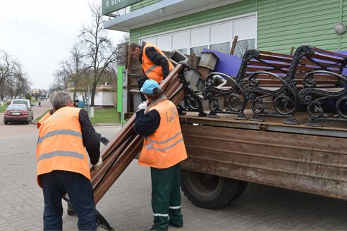Реакция власти. На Речицком проспекте по просьбе жителей установлены новые скамейки