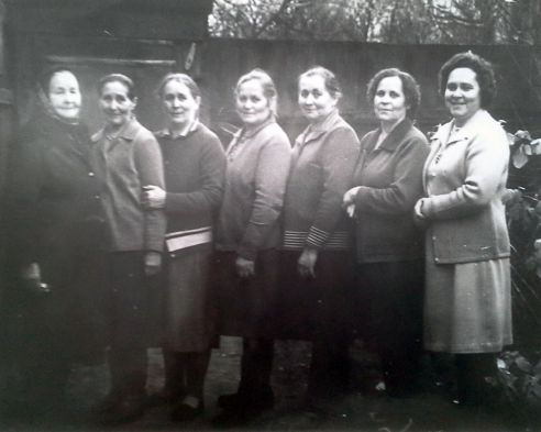 Лозовские. Разыскали хозяев дома, который стоял на месте бетонных яблок