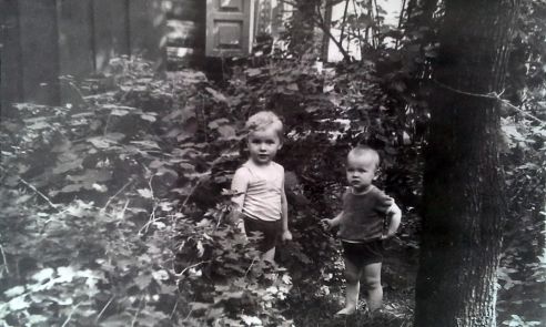 Лозовские. Разыскали хозяев дома, который стоял на месте бетонных яблок