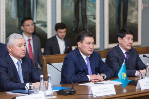 Казахи проявляют интерес к гомельским комбайнам, мебели и кондитерке