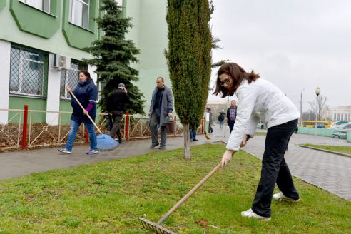 На республиканском субботнике в парке Фестивальном заложили две аллеи лип и берёз