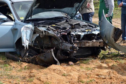 Ужасная авария в Речице: водителю стало плохо за рулем, из-за чего Rover семейной пары вылетел в кювет и снес опору ЛЭП