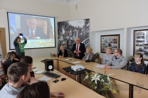 Герой Беларуси, председатель СПК «Прогресс-Вертелишки» Василий Ревяко встретился с талантливой молодежью