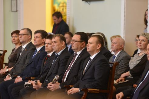 Гомель сохранил лидирующие позиции и стремится к зарплате «по пятьсот»