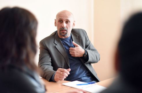 «Мама, возьми меня на ручки». Приёмные родители о трудностях воспитания чужих детей