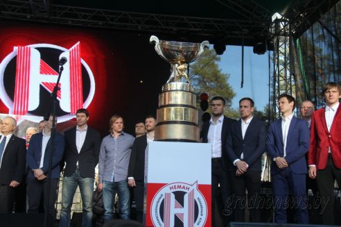 Чествование чемпионов: хоккеистам «Немана» вручили золотые медали