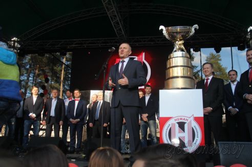 Чествование чемпионов: хоккеистам «Немана» вручили золотые медали