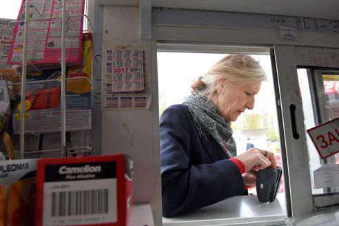 «Хоть и торгуем прессой, самим читать некогда». Как продаются газеты в спальном районе Гомеля