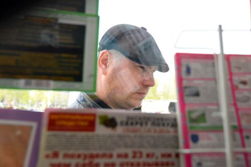 «Хоть и торгуем прессой, самим читать некогда». Как продаются газеты в спальном районе Гомеля