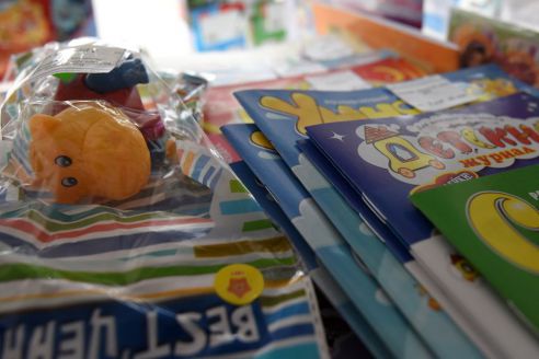 «Хоть и торгуем прессой, самим читать некогда». Как продаются газеты в спальном районе Гомеля