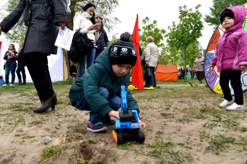 Хук от спецназовца и солдатская каша: как отметили 9 Мая в Советском районе
