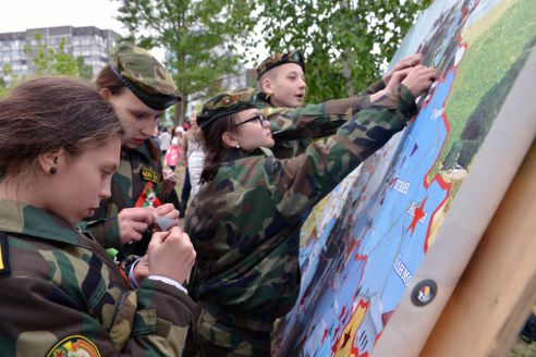 Хук от спецназовца и солдатская каша: как отметили 9 Мая в Советском районе