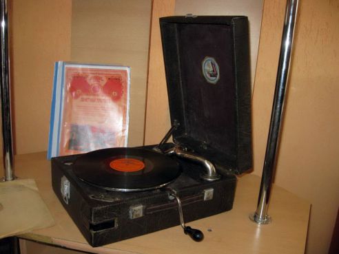 Кинотеатр «Знамя» и военно-исторический клуб «Поиск» устроили в Калинковичах проект, посвященный Дню Победы