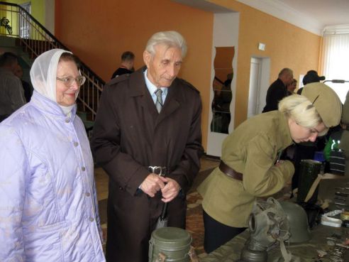 Кинотеатр «Знамя» и военно-исторический клуб «Поиск» устроили в Калинковичах проект, посвященный Дню Победы