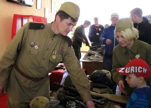 Кинотеатр «Знамя» и военно-исторический клуб «Поиск» устроили в Калинковичах проект, посвященный Дню Победы