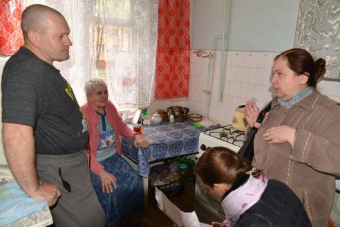 Котлеты должны быть вкусными, а полы чистыми: как в Гомеле ухаживают за инвалидами получатели пособий