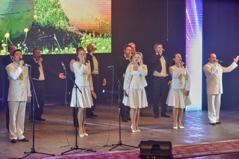 Признание и почёт. В Советском районе наградили лучшие трудовые кол­лективы по итогам работы в 2016 году