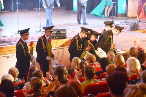 Признание и почёт. В Советском районе наградили лучшие трудовые кол­лективы по итогам работы в 2016 году