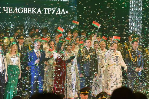 Признание и почёт. В Советском районе наградили лучшие трудовые кол­лективы по итогам работы в 2016 году