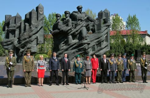 Торжественный митинг, посвященный Дню Государственного герба и Государственного флага, прошел в Гродно