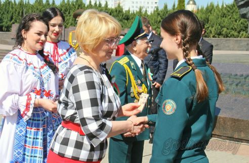 Торжественный митинг, посвященный Дню Государственного герба и Государственного флага, прошел в Гродно