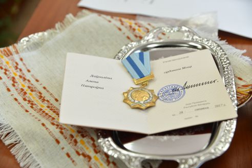 Бог дал. В Советском районе в День семьи вручили два ордена Матери